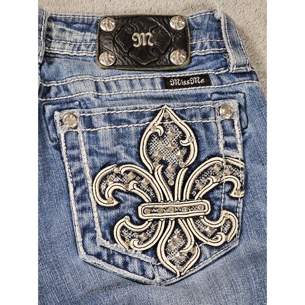 Miss Me Signature Cuffed Capri Jeans Medium Wash Fleur De Lis Rhinestone Size 26